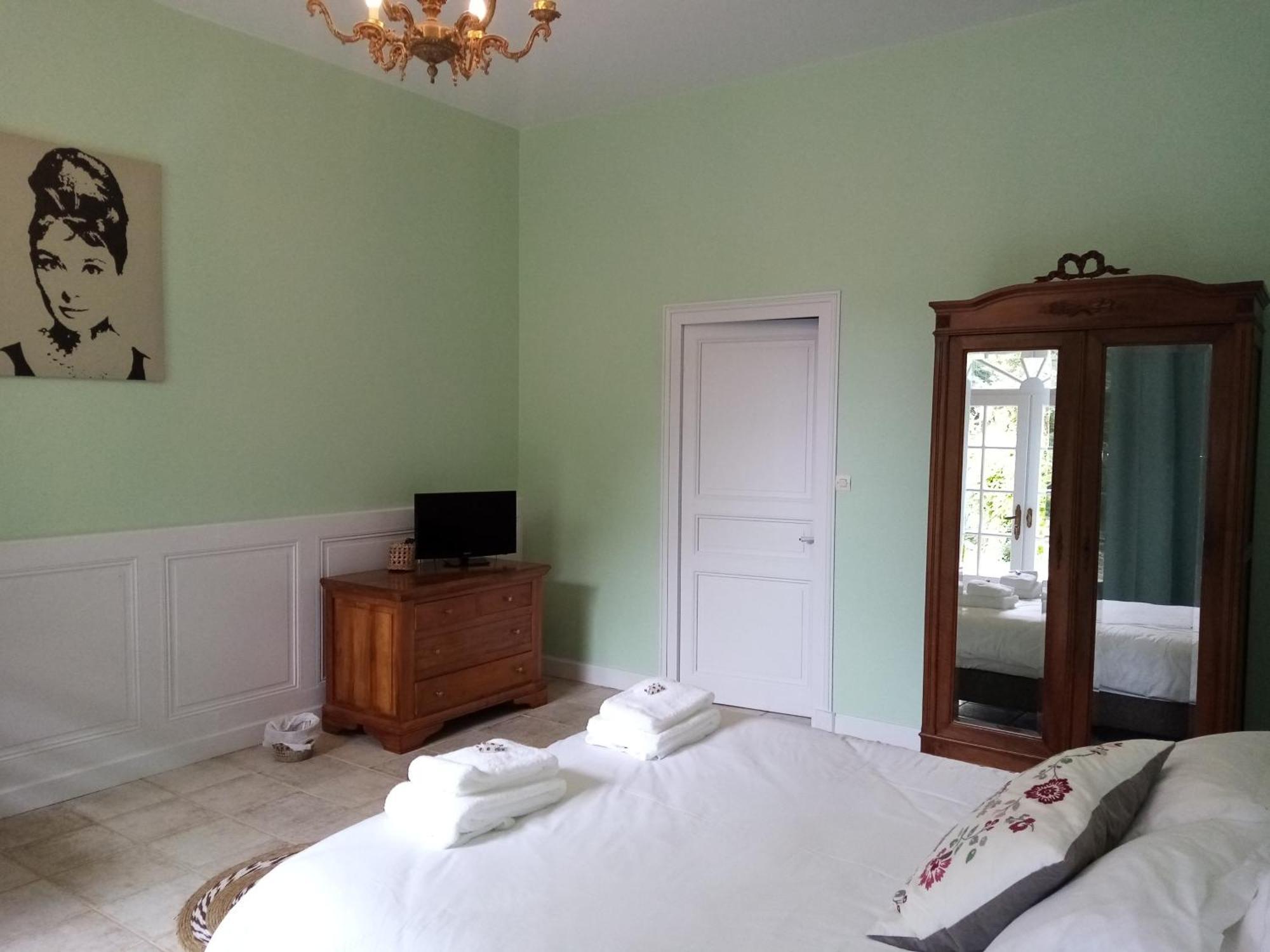 Bed and Breakfast Domaine de Pladuc Lachaise Habitación foto